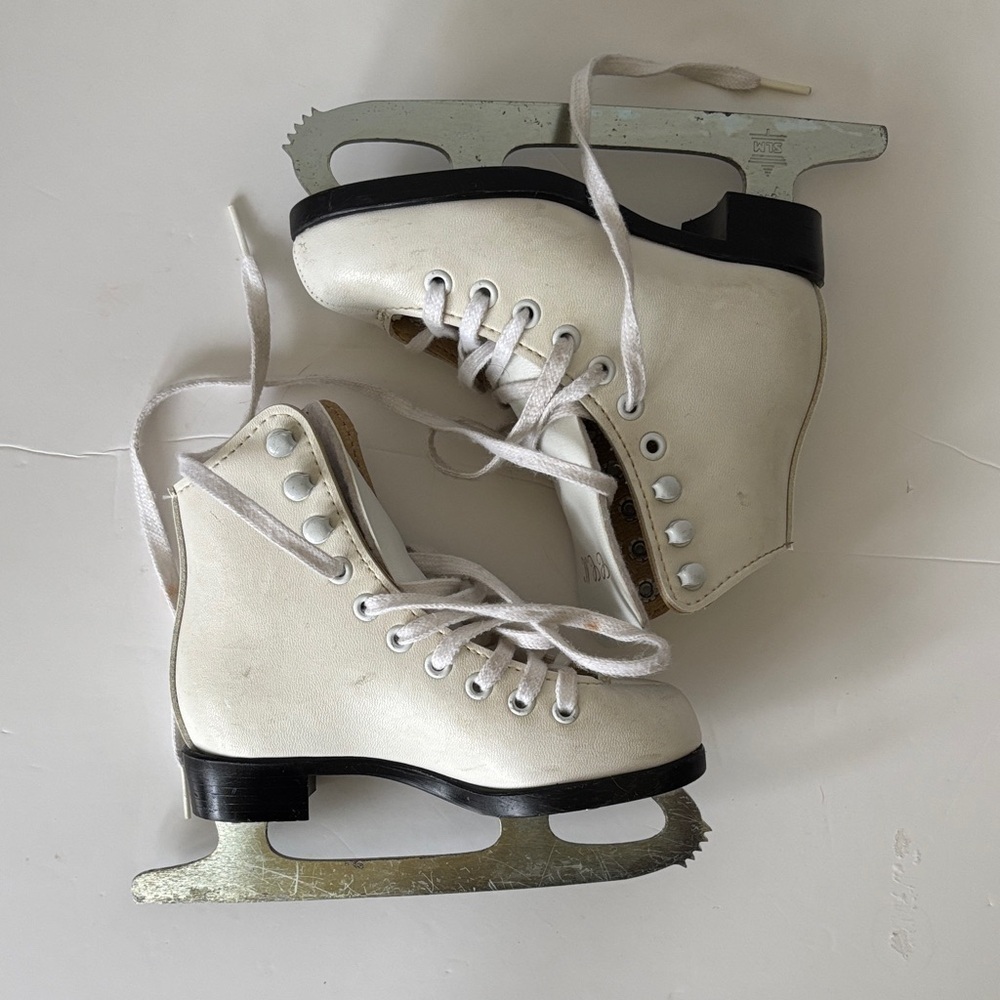 CCM Classic White Figure Ice Skates Kids Size 10